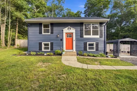 61 Esta Rd, Plymouth, MA 02360