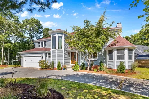 65 Rivers Edge Rd, Falmouth, MA 02540