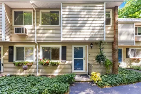 34 Glen Devin St #34, Amesbury, MA 01913