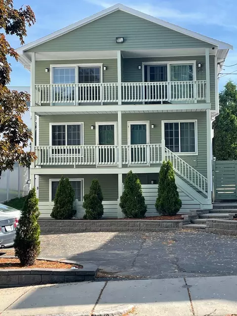 18 Suffolk St, Chelsea, MA 02150