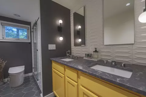 Bath - 12 Stevens Pl, Saugus, MA 01906 photo 1 of 3