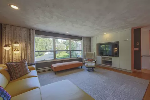 Living - 12 Stevens Pl, Saugus, MA 01906 photo 2 of 5