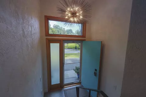 Entry Way - 12 Stevens Pl, Saugus, MA 01906 photo 2 of 2