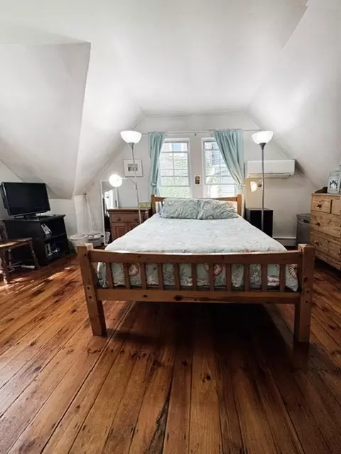 Bedroom - 8 May St, Beverly, MA 01915 photo 3 of 5