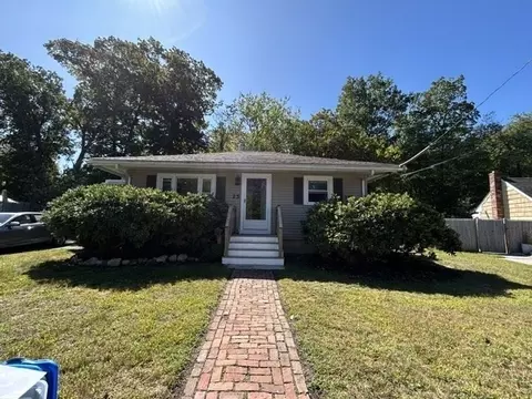 23 Courier St, Weymouth, MA 02190