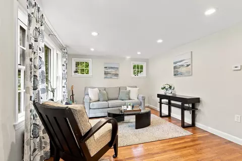 Living - 76 Curtis St, Reading, MA 01867 photo 2 of 4