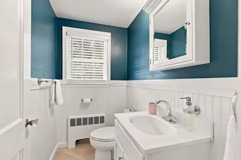 Bath - 76 Curtis St, Reading, MA 01867 photo 1 of 2