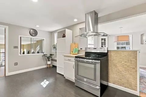 Kitchen - 76 Curtis St, Reading, MA 01867 photo 4 of 4