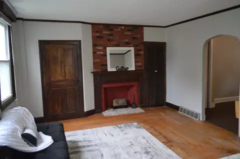 Living - 444 Putnam Hill Rd, Sutton, MA 01590 photo 2 of 5