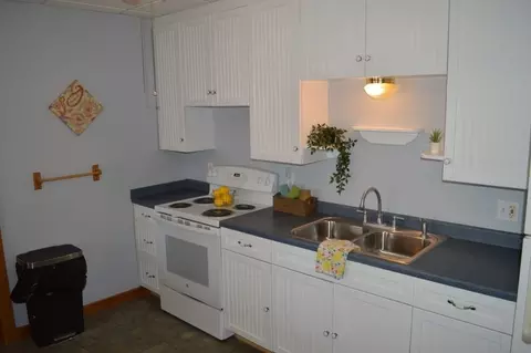 Kitchen - 444 Putnam Hill Rd, Sutton, MA 01590 photo 3 of 4