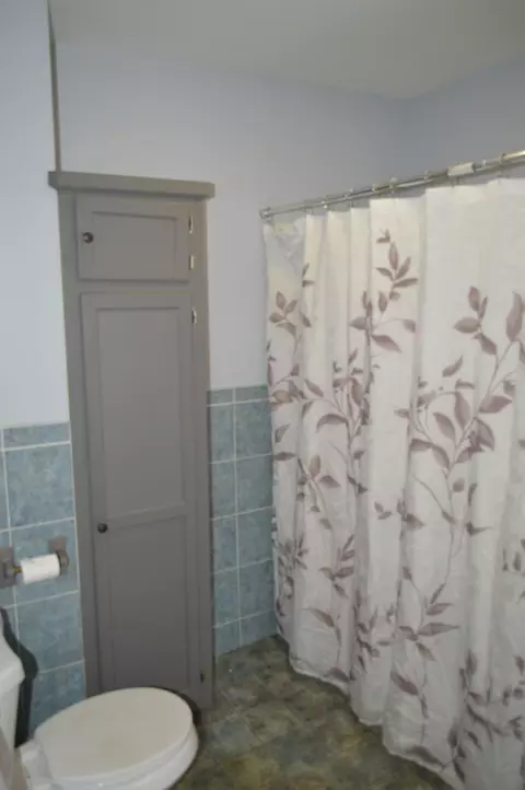 Bath - 444 Putnam Hill Rd, Sutton, MA 01590 photo 2 of 2
