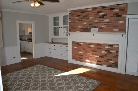 Living - 444 Putnam Hill Rd, Sutton, MA 01590 photo 3 of 5