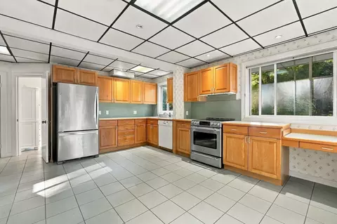 Kitchen - 14 Crooked River Rd, Wareham, MA 02571 photo 4 of 5