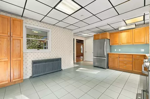 Kitchen - 14 Crooked River Rd, Wareham, MA 02571 photo 3 of 5
