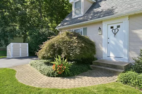 Exterior - 11 Stephanie Cir, Springfield, MA 01129 photo 5 of 18