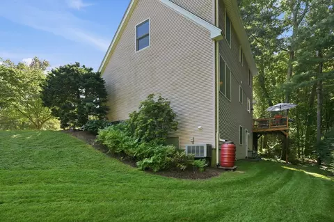 Exterior - 11 Stephanie Cir, Springfield, MA 01129 photo 14 of 18