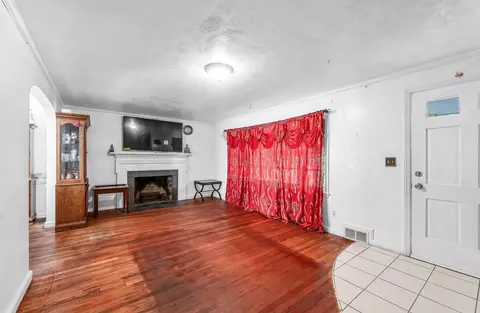 Living - 135 Emerson St, Springfield, MA 01118 photo 1 of 3