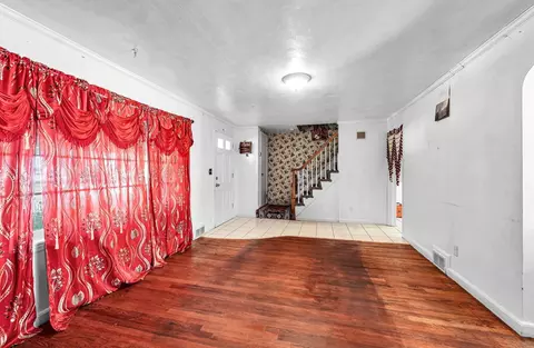 Living - 135 Emerson St, Springfield, MA 01118 photo 2 of 3