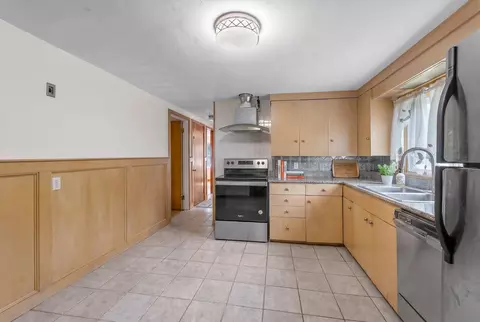 Entry Way - 44 Arthur St, Springfield, MA 01104 photo 1 of 1