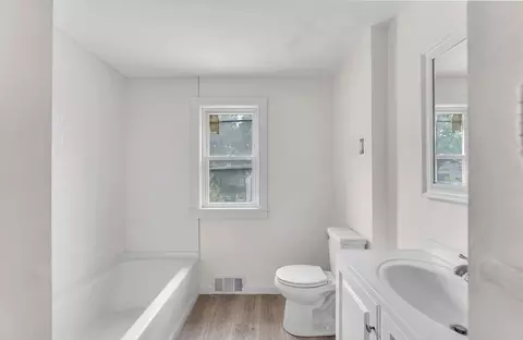 Bath - 44 Arthur St, Springfield, MA 01104 photo 3 of 3