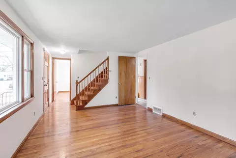 Living - 44 Arthur St, Springfield, MA 01104 photo 3 of 5