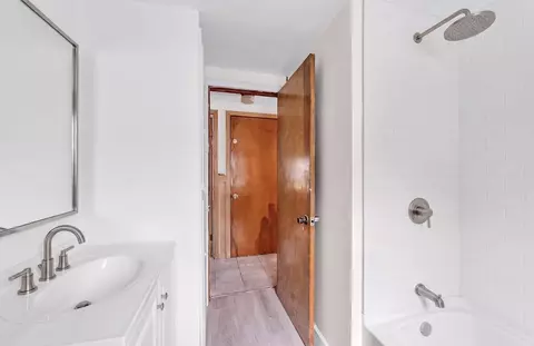 Bath - 44 Arthur St, Springfield, MA 01104 photo 2 of 3