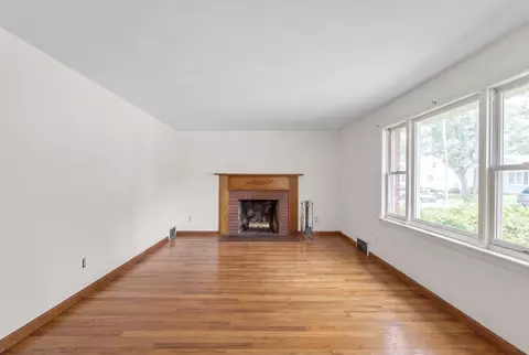 Living - 44 Arthur St, Springfield, MA 01104 photo 5 of 5
