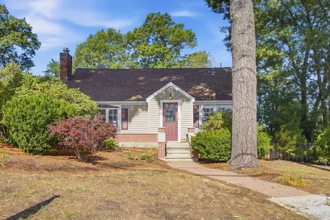 1 Great Pines Ave, Burlington, MA 01803