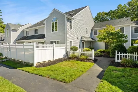 125 Highland St #306, Taunton, MA 02780