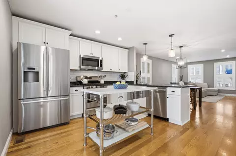 126 Elm St #2, Boston, MA 02129