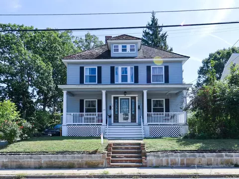 374 Pine St, Lowell, MA 01851