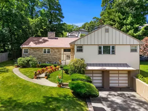 Exterior - 205 Gardner Rd, Brookline, MA 02445 photo 2 of 15