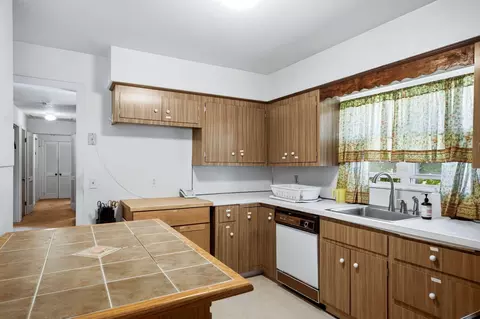 Kitchen - 205 Gardner Rd, Brookline, MA 02445 photo 1 of 5