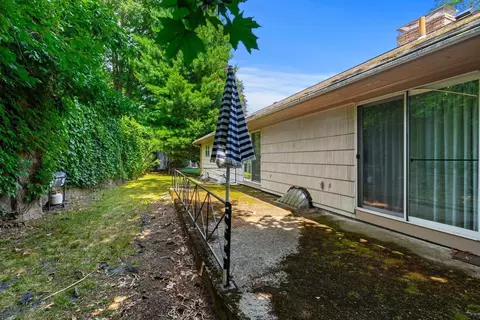 Exterior - 205 Gardner Rd, Brookline, MA 02445 photo 10 of 15