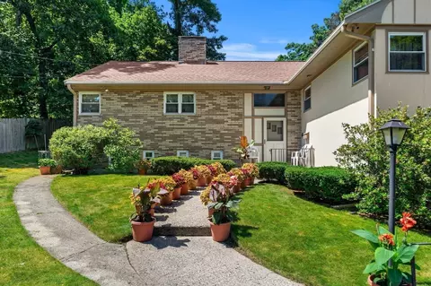 Exterior - 205 Gardner Rd, Brookline, MA 02445 photo 5 of 15