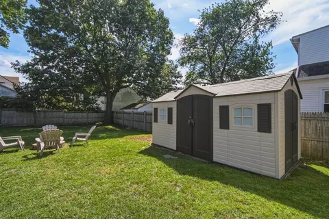 Exterior - 53 Silver St, Springfield, MA 01107 photo 4 of 5