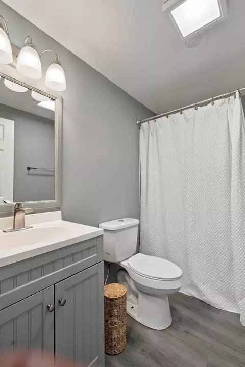 Bath - 53 Silver St, Springfield, MA 01107 photo 1 of 2