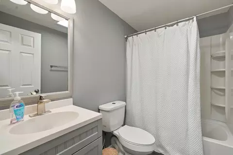 Bath - 53 Silver St, Springfield, MA 01107 photo 2 of 2
