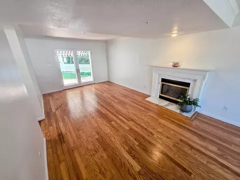 Living - 4 Pintail Rd #4, Walpole, MA 02081 photo 3 of 10