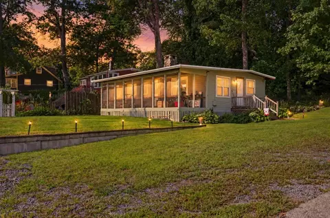 29 Central Ave, Lakeville, MA 02347