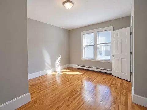 Bedroom - 320 Hamilton St, Worcester, MA 01604 photo 2 of 4