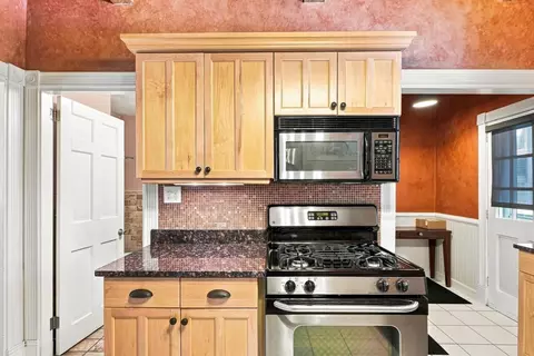 Kitchen - 61 Lowell St, Reading, MA 01867 photo 3 of 4