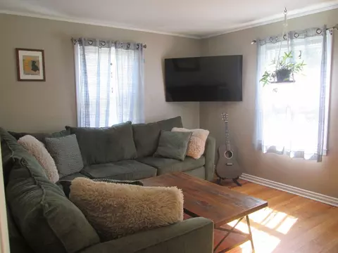 Living - 76 Surrey Rd, Springfield, MA 01118 photo 2 of 2