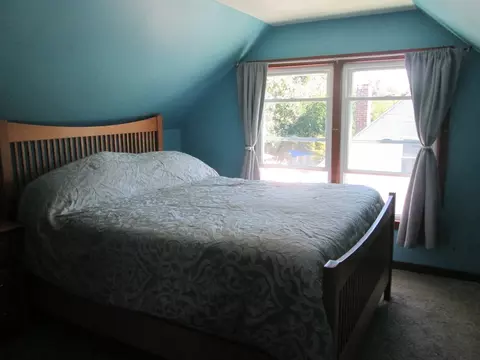 Bedroom - 76 Surrey Rd, Springfield, MA 01118 photo 4 of 4