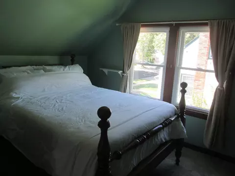 Bedroom - 76 Surrey Rd, Springfield, MA 01118 photo 1 of 4