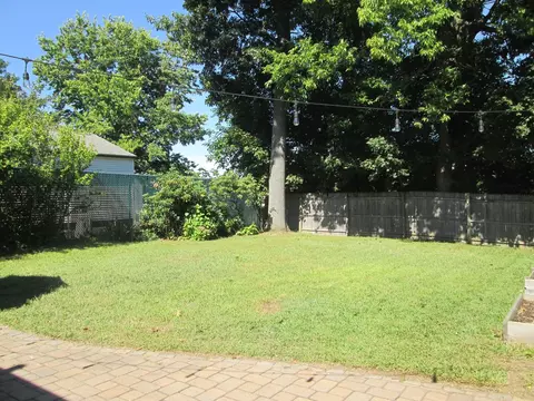 Exterior - 76 Surrey Rd, Springfield, MA 01118 photo 8 of 11