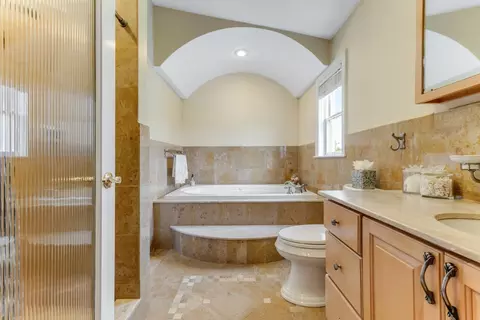 Bath - 30 Everett Ave, Somerville, MA 02145 photo 2 of 7