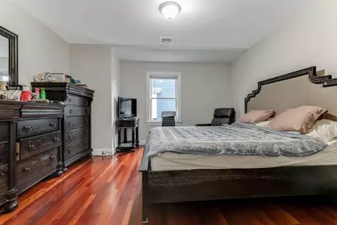 Bedroom - 30 Everett Ave, Somerville, MA 02145 photo 6 of 9