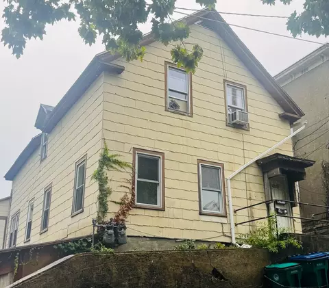 3 Lynn St, Fitchburg, MA 01420
