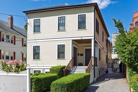 Exterior - 17 Davis Ave #1, Brookline, MA 02445 photo 2 of 2